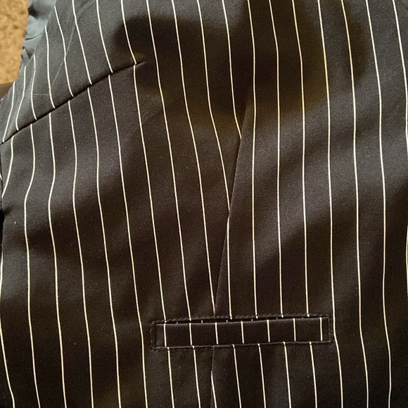 FOREVER 21 Pinstripe Asymmetrical Vest - Picture 5 of 7